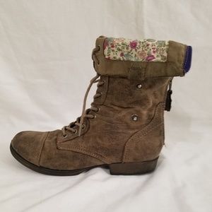 Lace up boots